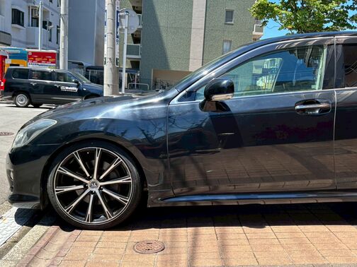 人気のクラウンアスリートです。傷も少なく、綺麗な車両です。